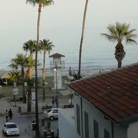 Lägenhet Two Bedroom Whit Sea View Larnaca